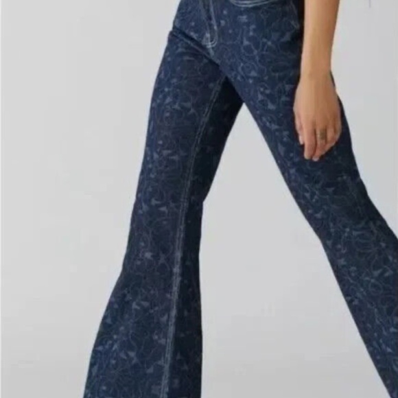 Urban Outfitters BDG Low Rise Flare Jeans - Size 24 - Picture 2 of 12